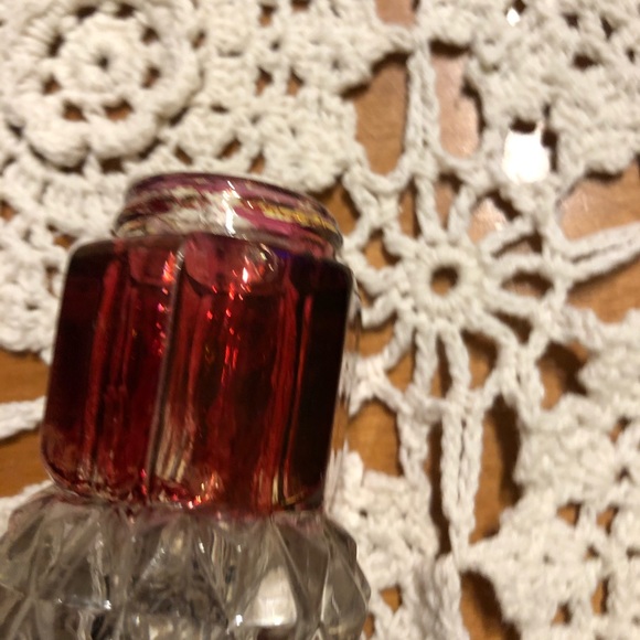 Diamond Point Ruby Indiana Glass Salt & Pepper Set - Picture 9 of 9